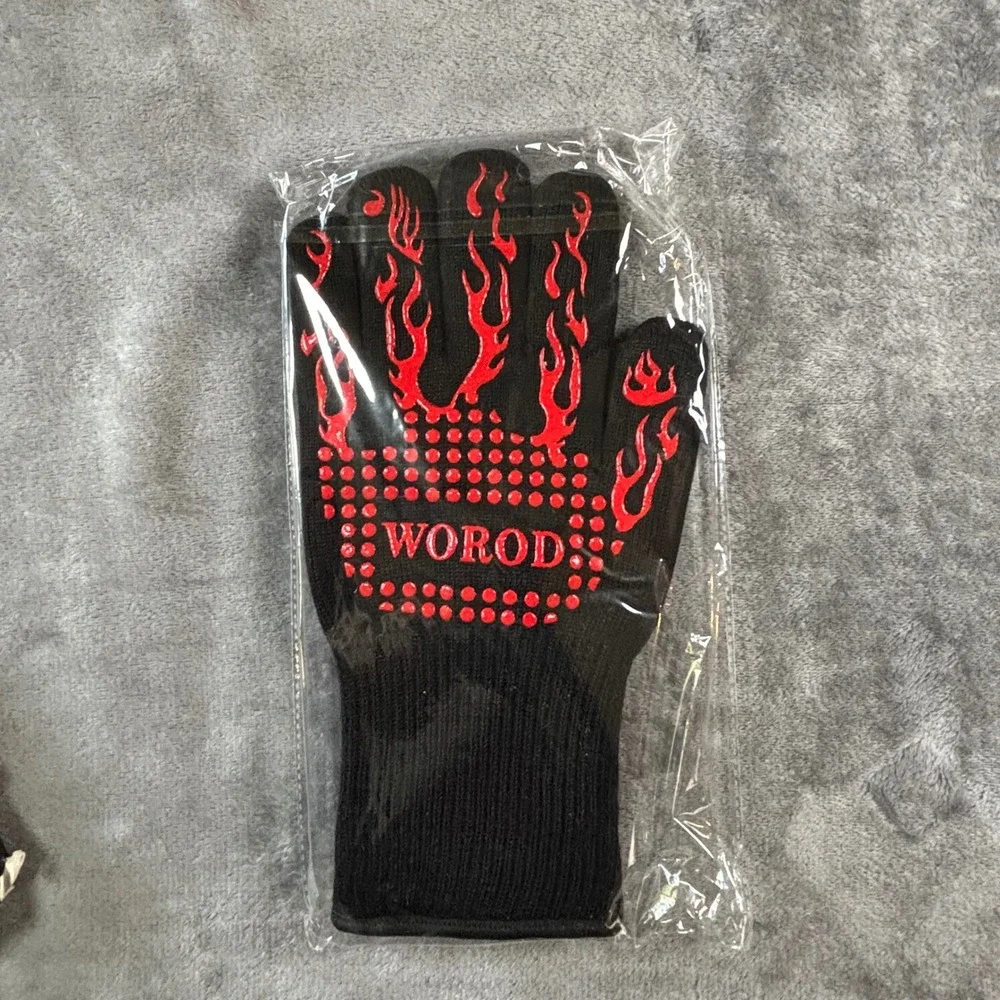 Worod Heat Resistant BBQ Oven Gloves 932F Silicone Non-Slip 13in Black Red 2pk